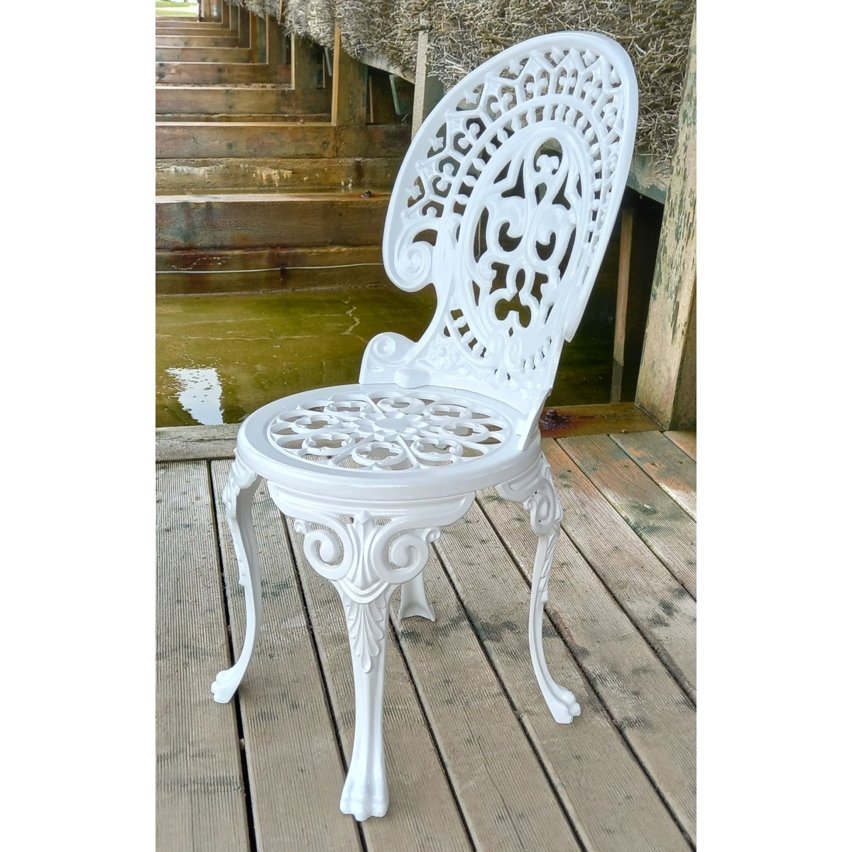 Zestaw mebli ogrodowych żeliwnych biały stół 56,5cm + 2 krzesła Amelia + stołek