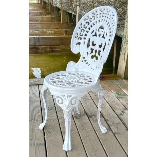 Zestaw mebli ogrodowych żeliwnych biały stół 56,5cm + 2 krzesła Amelia + stołek