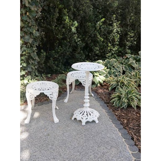 Stolik ogrodowy żeliwny czarny mini trójkąt 38cm Amelia